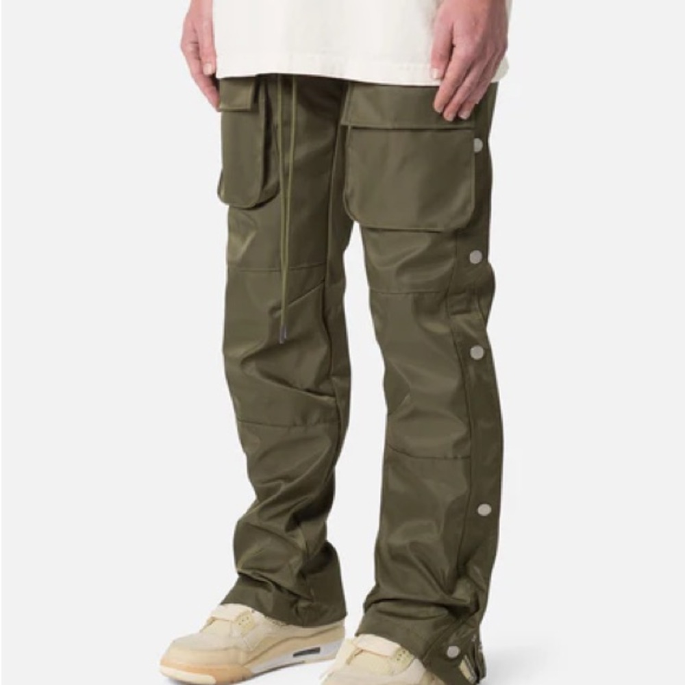 MNML Olive Green Cargo Pants with Snap Details - Picture 4 of 6
